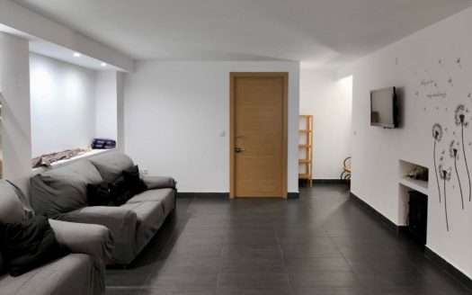 Casa de 4 dormitorios con patio, terraza y garaje en Ogíjares