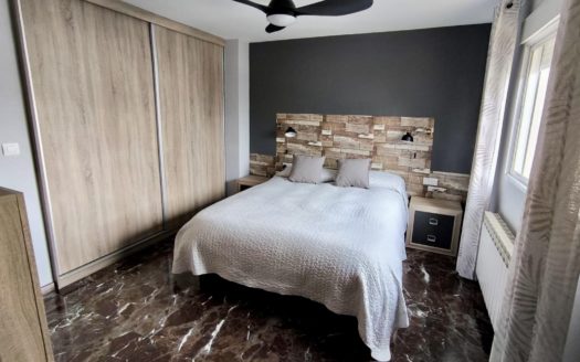 Casa de 4 dormitorios con patio, terraza y garaje en Ogíjares