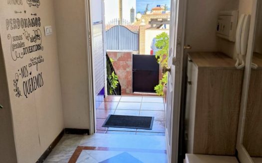 Casa de 4 dormitorios con patio, terraza y garaje en Ogíjares