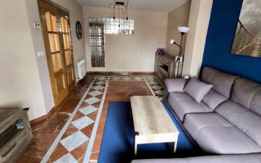 Casa de 4 dormitorios con patio, terraza y garaje en Ogíjares