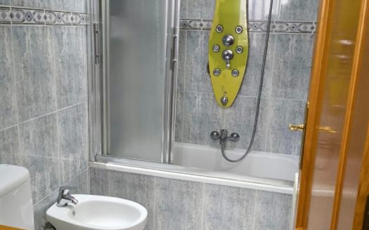 Casa de 4 dormitorios con patio, terraza y garaje en Ogíjares