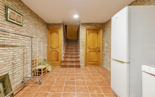 Chalet de 5 dormitorios con jardín, piscina y garaje en Las Gabias