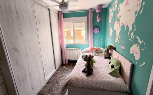 Casa de 4 dormitorios con patio, terraza y garaje en Ogíjares