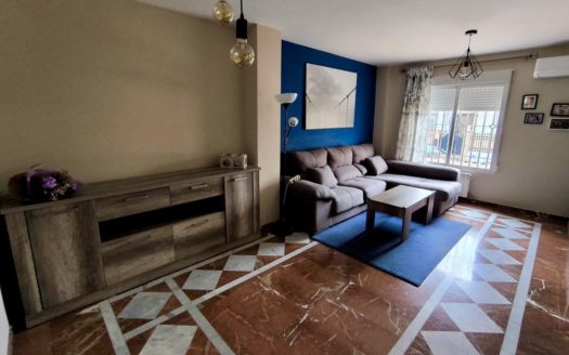 Casa de 4 dormitorios con patio, terraza y garaje en Ogíjares