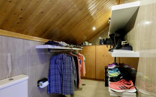 Chalet de 5 dormitorios con jardín, piscina y garaje en Las Gabias