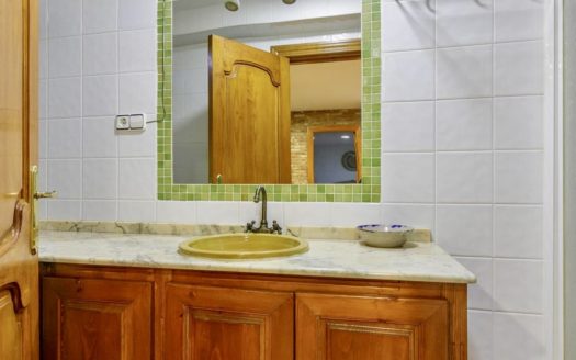 Chalet de 5 dormitorios con jardín, piscina y garaje en Las Gabias