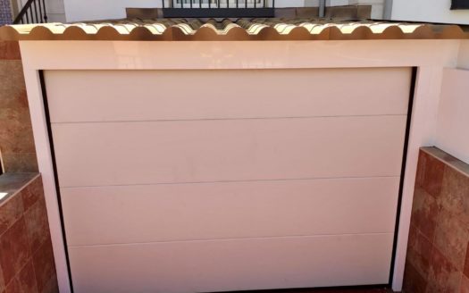 Casa de 4 dormitorios con patio, terraza y garaje en Ogíjares