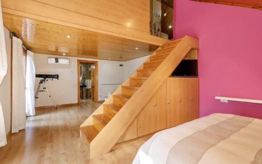 Chalet de 5 dormitorios con jardín, piscina y garaje en Las Gabias