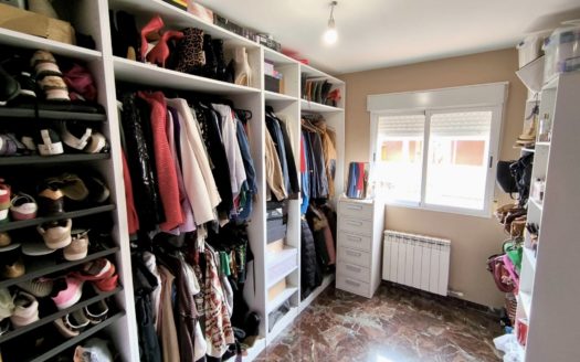 Casa de 4 dormitorios con patio, terraza y garaje en Ogíjares