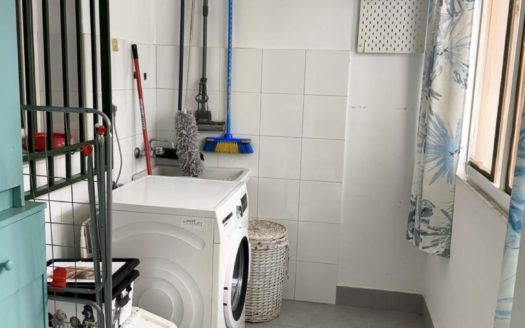 Casa de 4 dormitorios con patio, terraza y garaje en Ogíjares