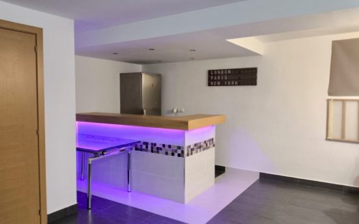 Casa de 4 dormitorios con patio, terraza y garaje en Ogíjares