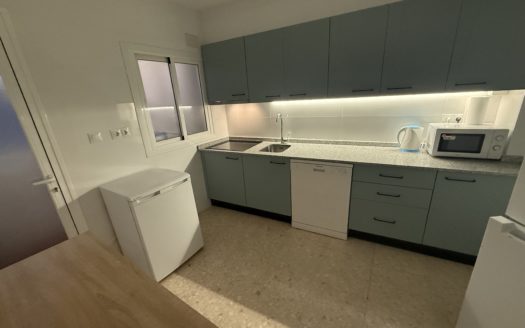 Magnífico piso de 4 dormitorios y 2 baños cerca de Universidad de Ciencias