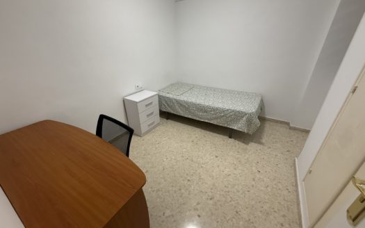 Magnífico piso de 4 dormitorios y 2 baños cerca de Universidad de Ciencias