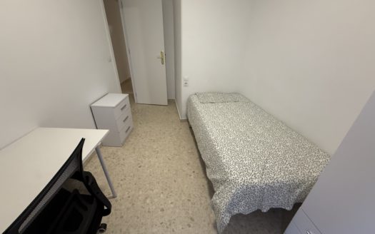 Magnífico piso de 4 dormitorios y 2 baños cerca de Universidad de Ciencias