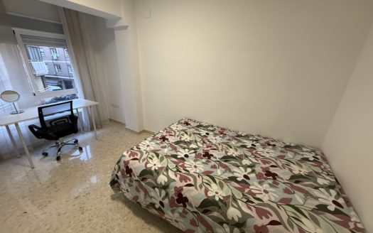 Magnífico piso de 4 dormitorios y 2 baños cerca de Universidad de Ciencias