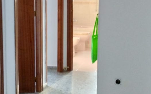 Estupendo piso de 4 dormitorios, con baño y aseo en Armilla