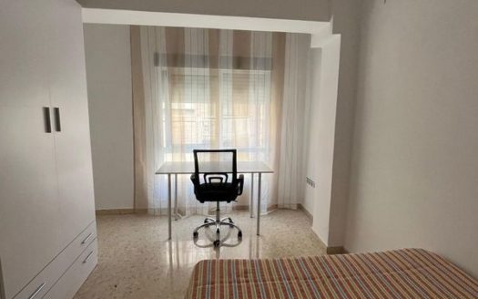 Magnífico piso de 4 dormitorios y 2 baños cerca de Universidad de Ciencias