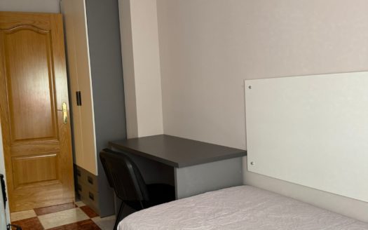 Alquiler de piso de 3 dormitorios en Camino de Ronda