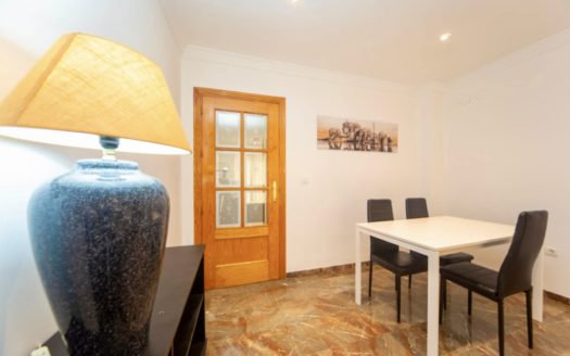 Habitaciones en piso de 3 dormitorios con patio en Zaidín