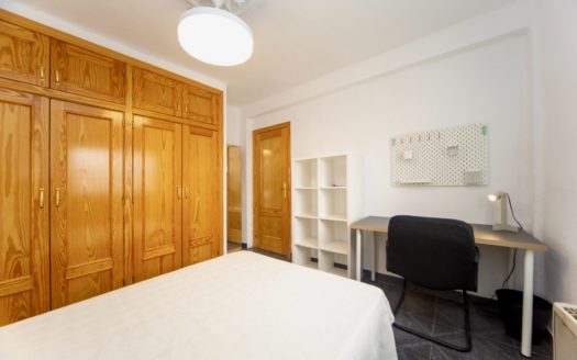 Habitaciones en piso de 3 dormitorios cerca del PTS
