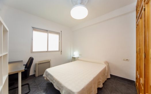 Habitaciones en piso de 3 dormitorios cerca del PTS