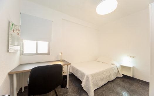 Habitaciones en piso de 3 dormitorios cerca del PTS