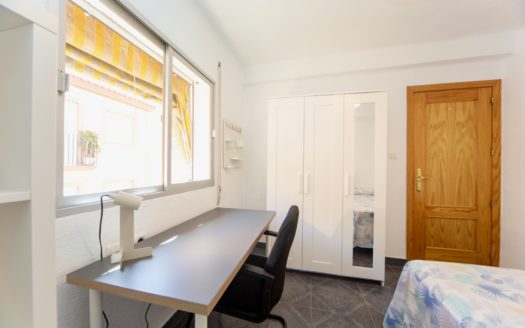 Habitaciones en piso de 3 dormitorios cerca del PTS
