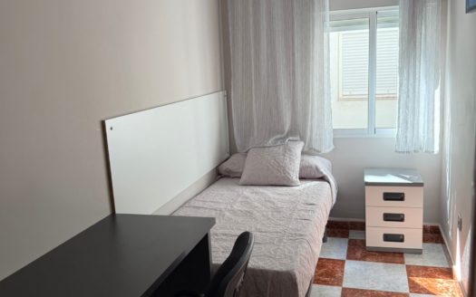 Alquiler de piso de 3 dormitorios en Camino de Ronda