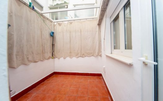 Habitaciones en piso de 3 dormitorios con patio en Zaidín