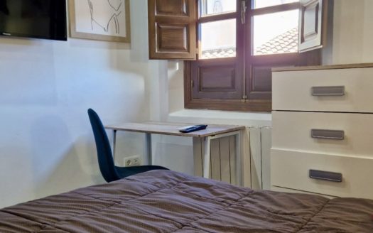 Magnífico piso de 3 dormitorios con wifi incluido en calle Elvira