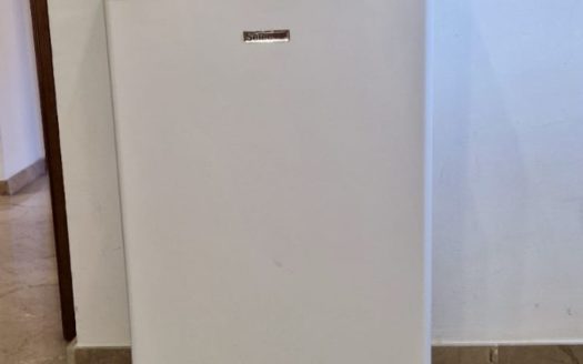Habitaciones/estudio en piso de 3 dormitorios con wifi incluido en calle Elvira