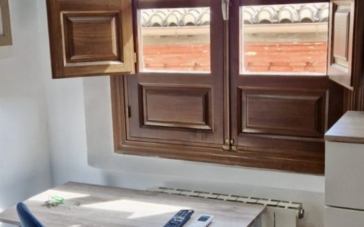 Magnífico piso de 3 dormitorios con wifi incluido en calle Elvira
