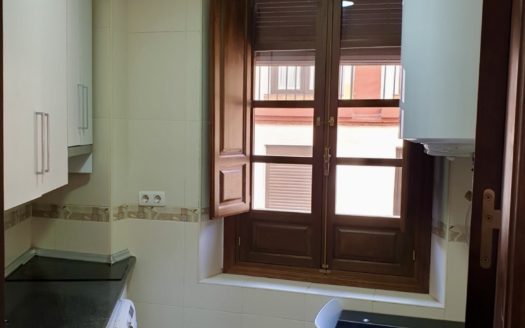 Magnífico piso de 3 dormitorios con wifi incluido en calle Elvira