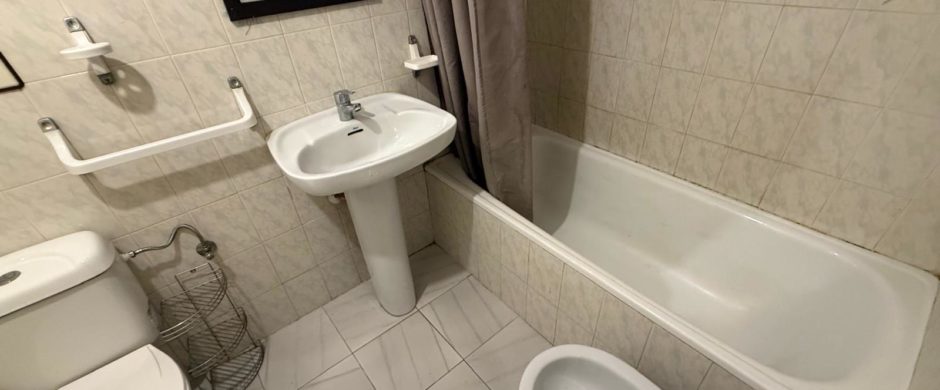 Ático de 3 dormitorios con piscina  en ALBOLOTE junto METRO y Mercadona