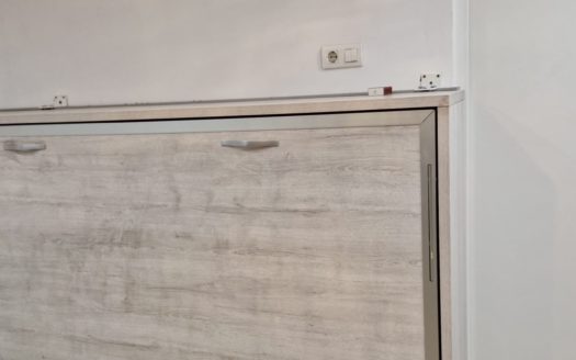 Habitaciones/estudio en piso de 3 dormitorios con wifi incluido en calle Elvira