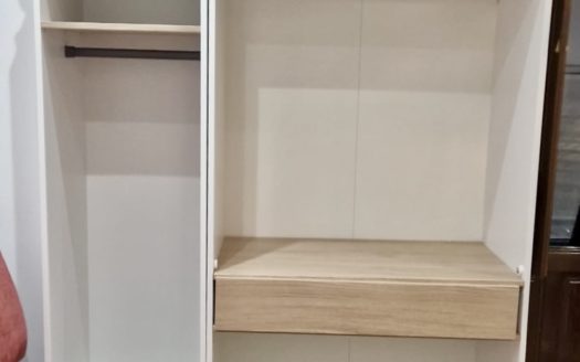 Habitaciones/estudio en piso de 3 dormitorios con wifi incluido en calle Elvira