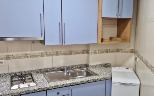 Habitaciones/estudio en piso de 3 dormitorios con wifi incluido en calle Elvira