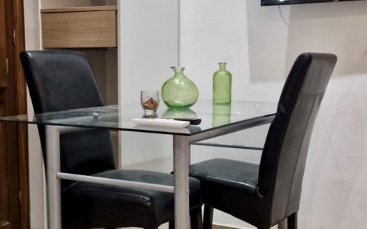 Habitaciones/estudio en piso de 3 dormitorios con wifi incluido en calle Elvira