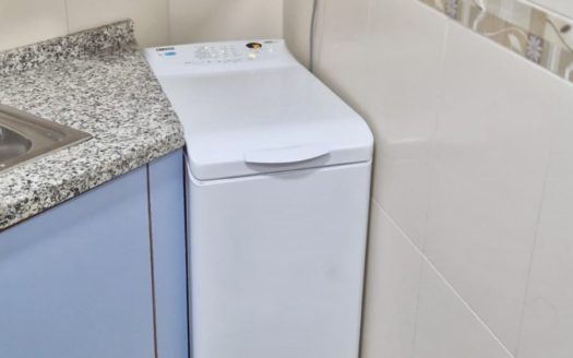 Habitaciones/estudio en piso de 3 dormitorios con wifi incluido en calle Elvira