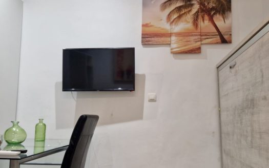Habitaciones/estudio en piso de 3 dormitorios con wifi incluido en calle Elvira