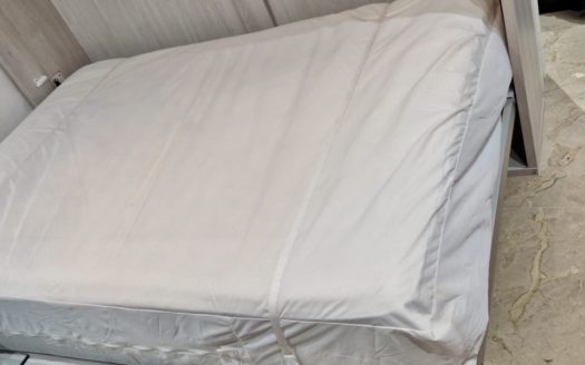 Habitaciones/estudio en piso de 3 dormitorios con wifi incluido en calle Elvira