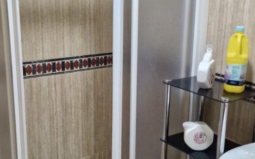 Habitaciones/estudio en piso de 3 dormitorios con wifi incluido en calle Elvira