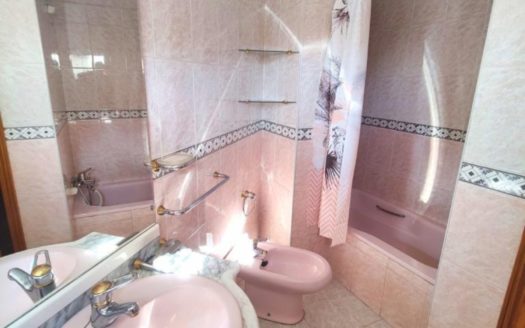 Casa de 3 dormitorios en Avd Murcia (Junto Cervezas Alhambra).