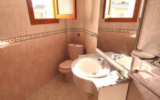 Casa de 3 dormitorios en Avd Murcia (Junto Cervezas Alhambra).