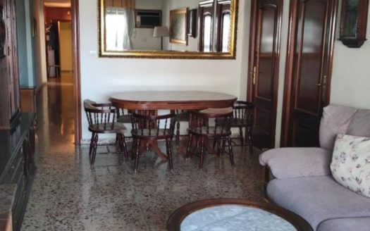 Piso de 4 dormitorios y 2 baños de 106m2 en Camino de Ronda