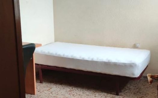 Piso de 4 dormitorios y 2 baños de 106m2 en Camino de Ronda