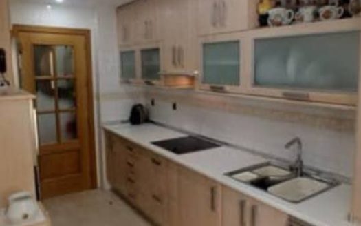 Apartamento en Avd. Madrid con calefacción central.