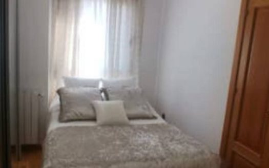 Apartamento en Avd. Madrid con calefacción central.