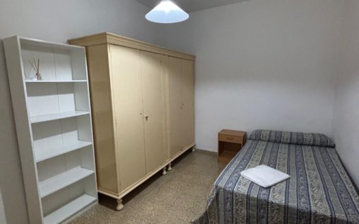 Piso de 3 dormitorios junto Plaza Trinidad en granada.