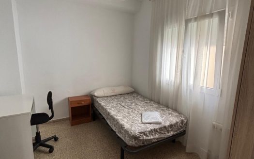 Piso de 3 dormitorios junto Plaza Trinidad en granada.